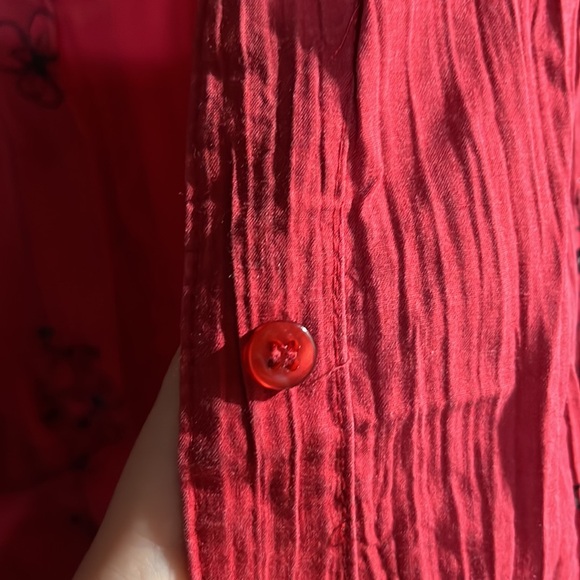 Women’s Petite Floral Embroidered Button Up - Picture 4 of 5